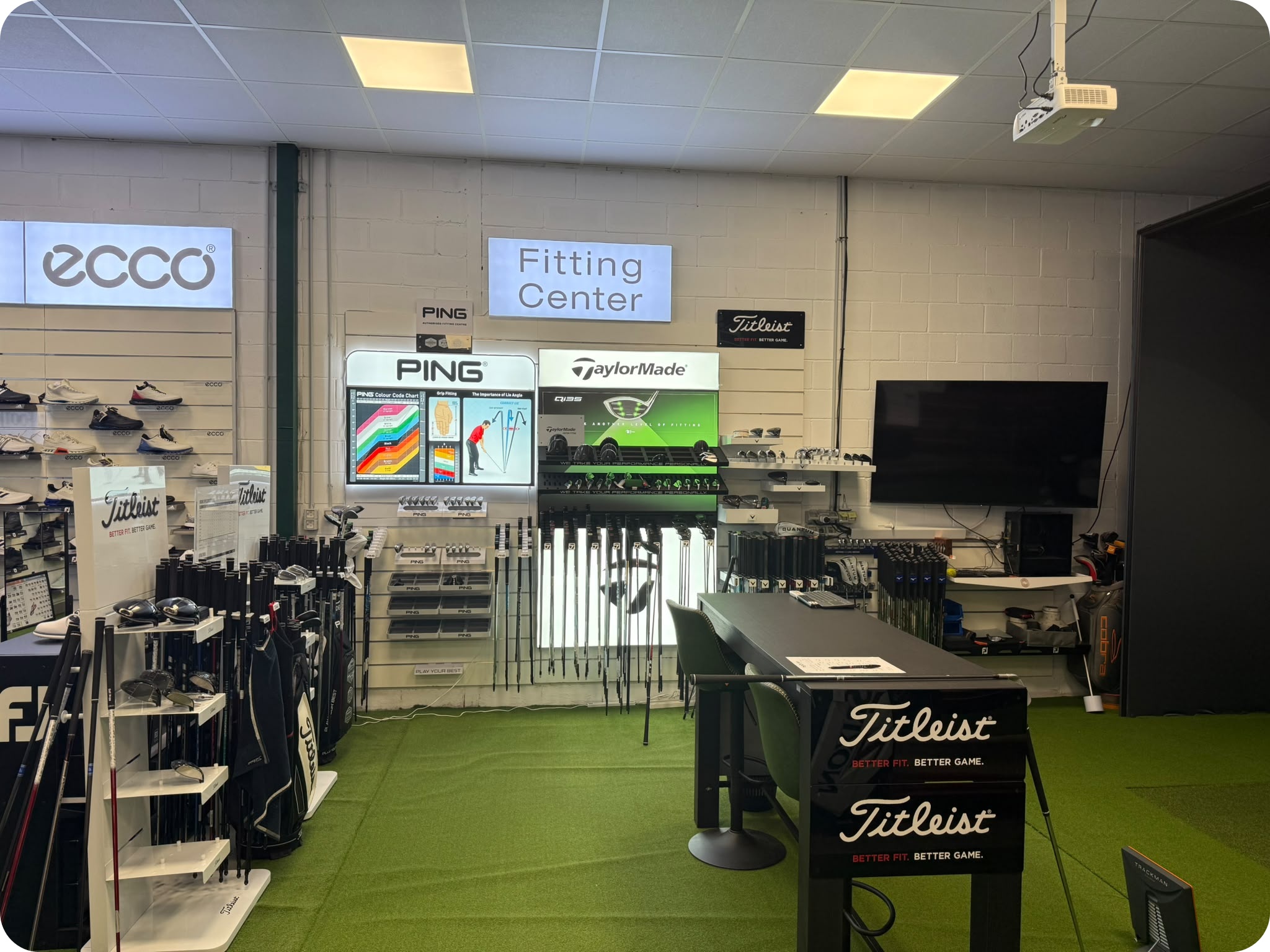 Zona de fitting y simulador de golf TrackMan